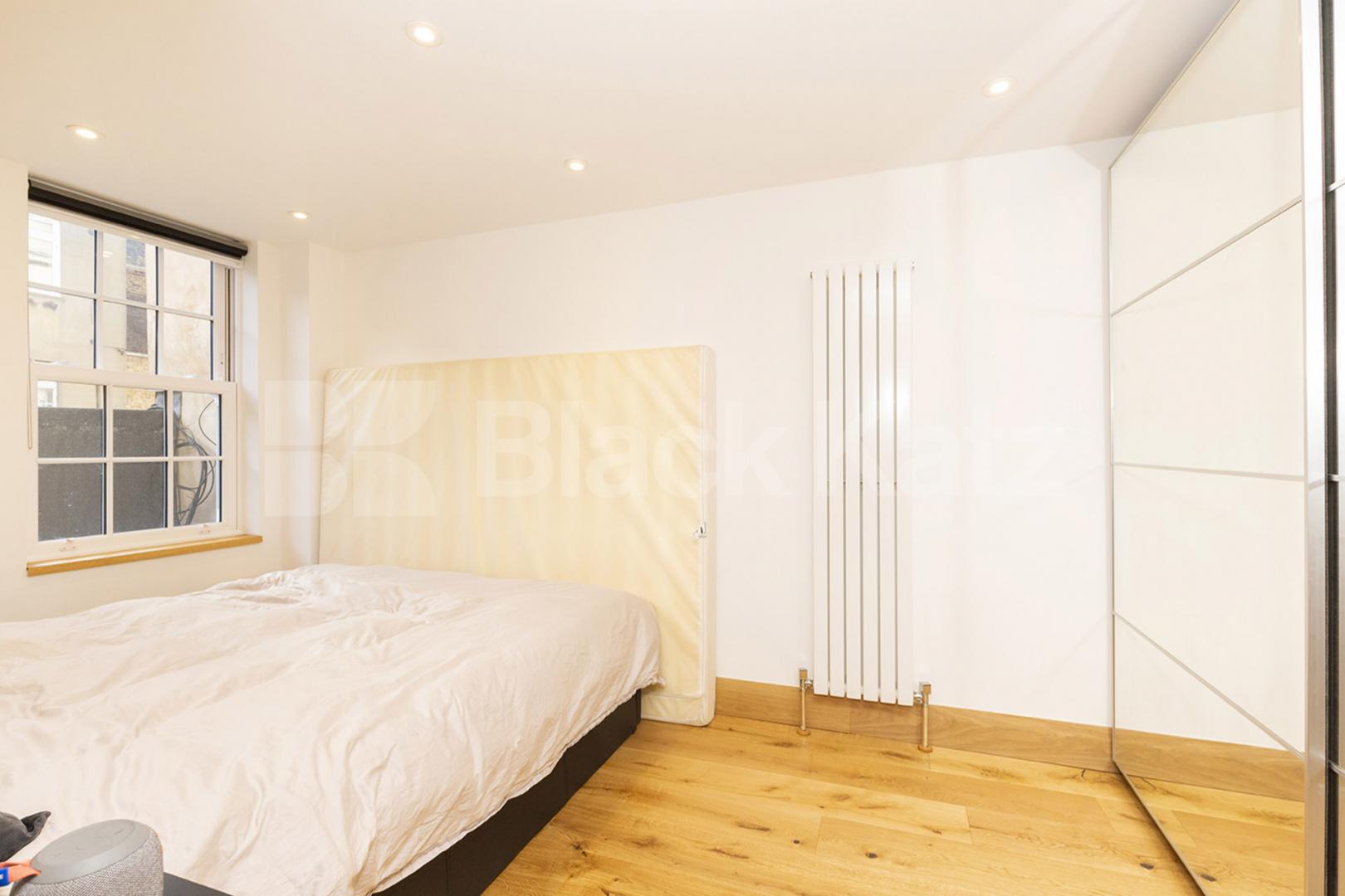 Newly refurbished 1 bedroom with large terrace located in Zone 1 Angel Chapel Market, Angel